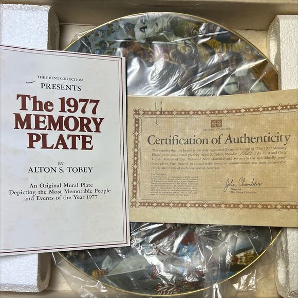 The 1977 Memory Plate by Ghent Collection Porcelain Collector Plate - Picture 3 of 3